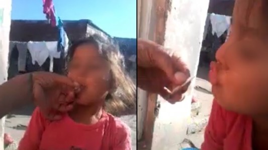 Una mujer obliga a una nena a fumar marihuana y lo graba