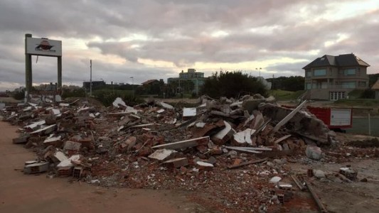 Comenzaron a demoler los balnearios de Pinamar para ganar playa y evitar erosión