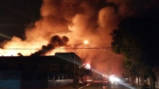 Impactante incendio en un depósito de Mar del Plata