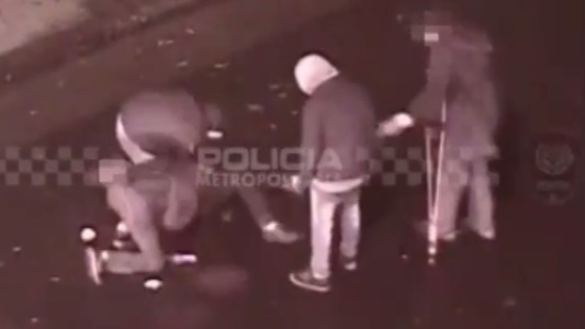 Video: detuvieron a un ladrón que salió a robar con muletas
