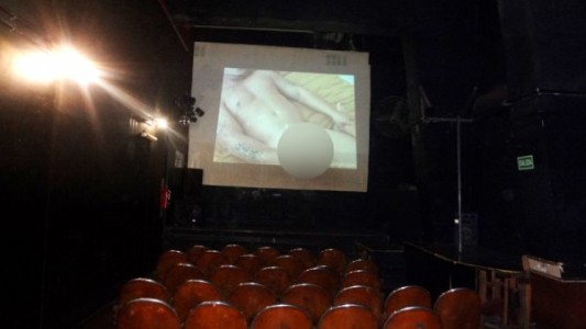 Clausuraron un cine porno porteño por permitir encuentros sexuales