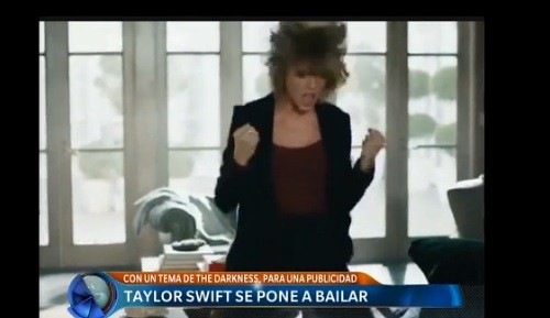 Taylor Swift se pone a bailar en el living de su casa