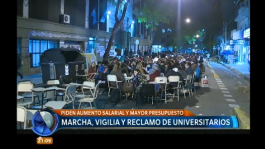 Marcha, vigilia y reclamo de universitarios