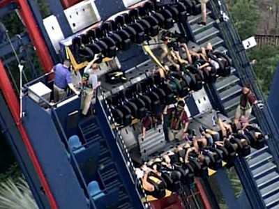 Contingente argentino atrapado en lo alto de una montaña rusa