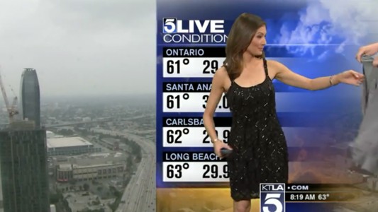 La sorpresiva reacción de una presentadora a la que le pidieron que se ponga un suéter