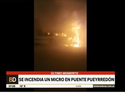 Se incendió un colectivo en el Puente Pueyrredón