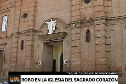 Santa Fe: robaron en una iglesia y se tomaron el vino de misa