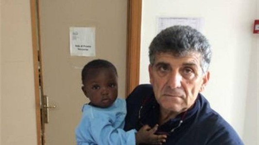 Favour, la beba que llegó sola a Lampedusa, conmueve al mundo