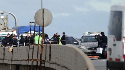 Robaron 11 millones de pesos y se tirotearon con policías