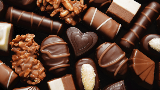 La ciencia descubrió por qué no hay que comer cosas dulces por la noche