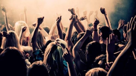 Bares, boliches y restaurantes de Córdoba deberán dar agua gratis a sus clientes