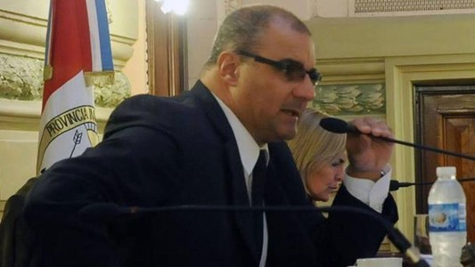 El ex diputado que trabaja como conductor de Uber y apoya a los taxistas