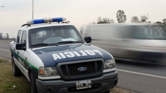 Murió al chocar cuando escapaba con la camioneta que robó en una concesionaria