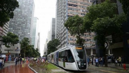 Un tren no contaminante diseñado por argentinos cruzará Río de Janeiro