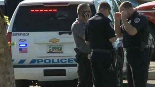 La policía de Texas mató a un hombre armado que tomó rehenes en un supermercado