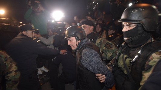 Esposado y con chaleco antibalas, trasladan a José López