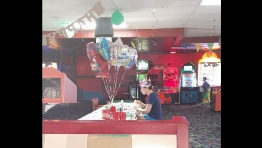 #EsViral Piden que esta chica que padece autismo no vuelva a pasar su cumpleaños sola