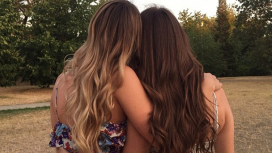 Pidieron que le mejoren una foto romántica y le llovieron los memes