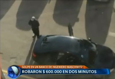 Un grupo comando asaltó los cajeros automáticos de un banco en un shopping