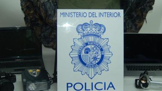 Lo detuvieron por grabar a más de mil mujeres con un visor de infrarrojos mientras hacían sus necesidades