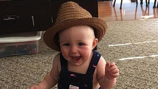 Un padre se equivocó al vestir a su hija y su esposa lo transformó en viral