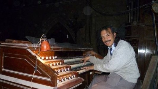 El hombre que se mete a las iglesias de noche para tocar sus órganos