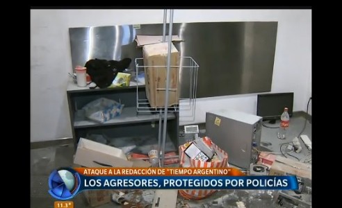 Encapuchados irrumpieron en el diario Tiempo Argentino y provocaron destrozos