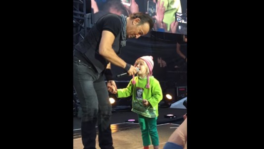 El tierno dueto de Bruce Springsteen con una nena de cuatro años
