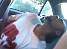 Difundió en vivo por Facebook Live la muerte de su novio luego de ser acribillado por la policía