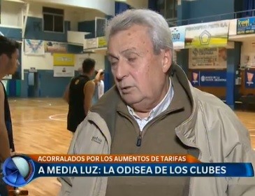A media luz: la odisea de los clubes