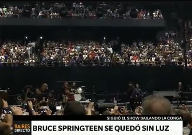 "El Jefe" se quedó sin luz en pleno show