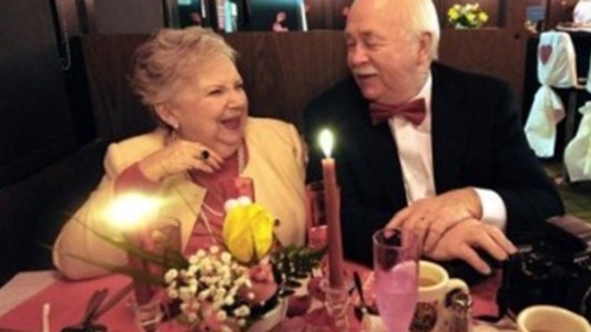 ¿Sexo en la tercera edad?: una residencia alienta a sus mayores a tener relaciones