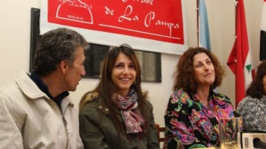 La primera refugiada siria en llegar al país intentará traer a sus hermanos