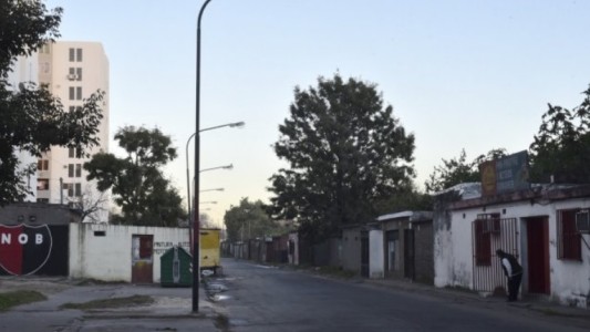 Rosario: Un joven fue asesinado a balazos cuando iba en su moto