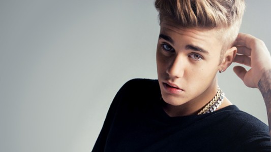 El desplante de Justin Bieber a una fanática que le pide un abrazo