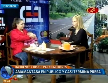Amamantaba en público y casi va presa