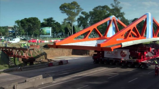 Desvían tránsito vehicular en Avenida General Paz para instalar pasarela peatonal