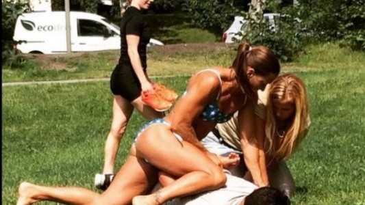 Tomaba sol en bikini, le robaron el celular, lo corrió y lo atrapó