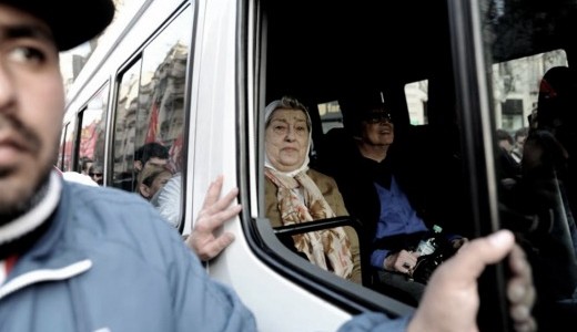 Abogado de Madres pide al juez que cite a Bonafini después de completar las indagatorias