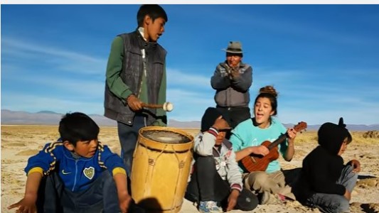 Un cover del tema "Picky" en plena puna jujeña se hizo viral