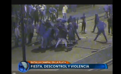 Fiesta, descontrol y violencia en La Plata: más de 100 detenidos y 2 policías heridos