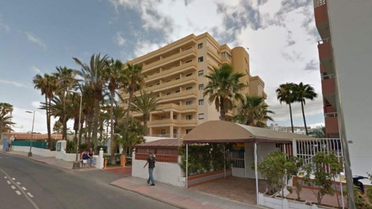 Mientras hacía la mudanza, halló un cadáver en un congelador de su casa