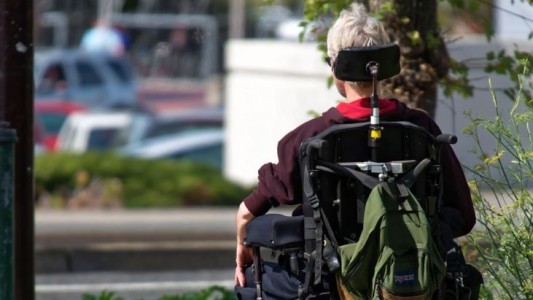 Una mujer murió al incendiarse su silla de ruedas eléctrica