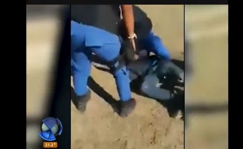 Video: policía imputado por violencia a un grupo de menores