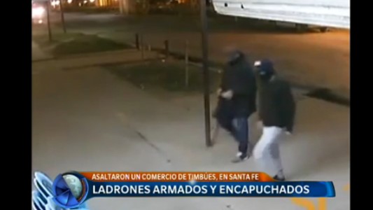 Ladrones armados y encapuchados