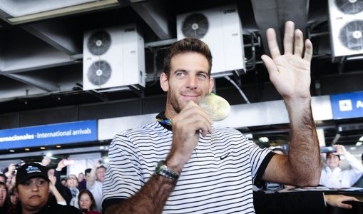 #Rio2016 Del Potro volvió al país y tuvo un gran recibimiento tras conseguir su medalla de plata