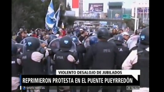 Violento desalojo de jubilados durante una protesta