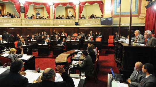 Es ley el proyecto que frena la reelección indefinida de intendentes y legisladores en Provincia