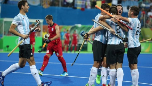 El presidente Macri, deportistas y personalidades felicitaron a Los Leones por el oro olímpico