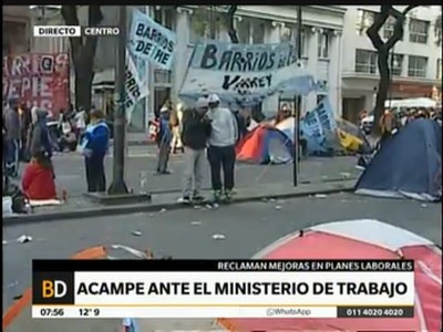 Barrios de pie acampó frente al Minsterio de Trabajo